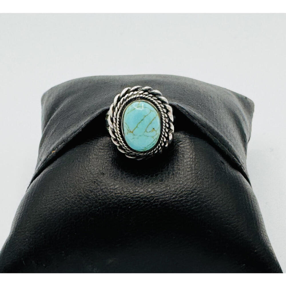 Vintage Native American Navajo sterling silver oval shape turquoise ring
